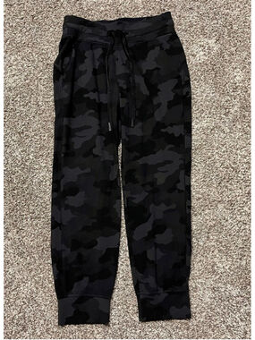 Lululemon Ready to Rulu Jogger Crop, Size 4, EUC